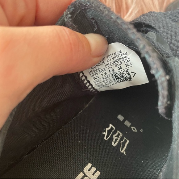 Converse size 8 black excellent condition - Picture 2 of 6